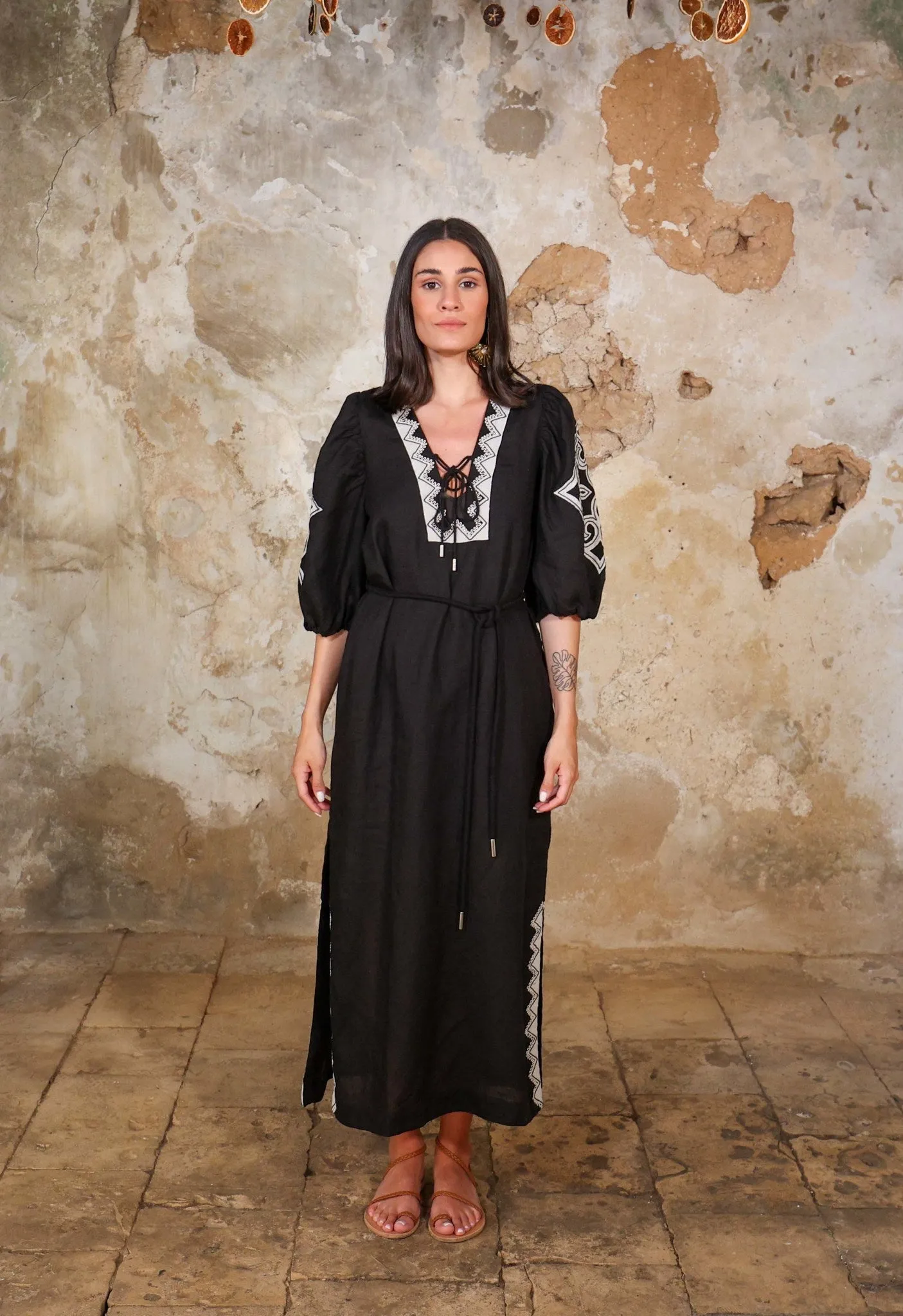 CONTRAST ART LONG - THE CONTRAST APPLIQUE EMBROIDERY LONG KAFTAN DRESS