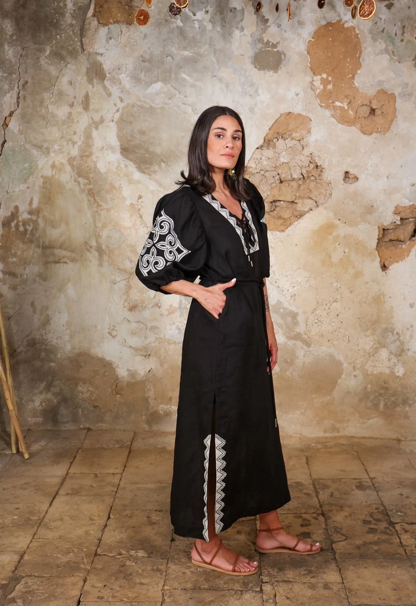 CONTRAST ART LONG - THE CONTRAST APPLIQUE EMBROIDERY LONG KAFTAN DRESS