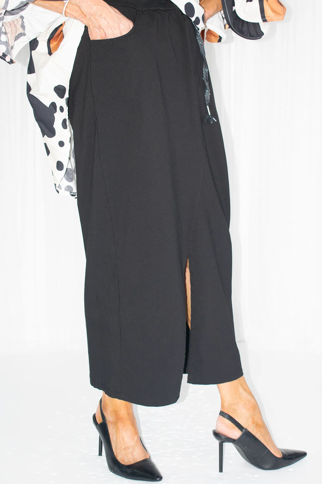 Magic Midi Skirt in Black