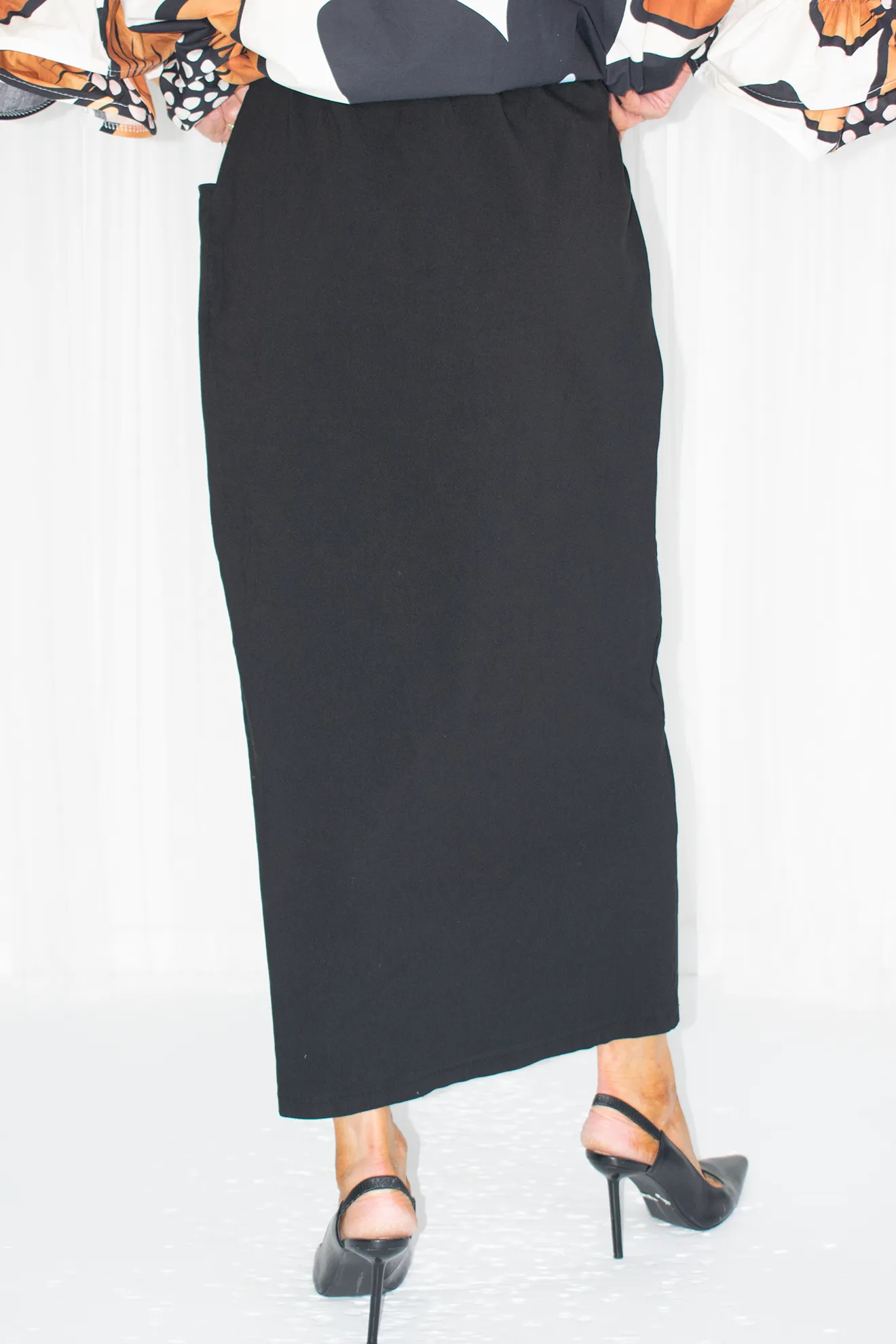 Magic Midi Skirt in Black